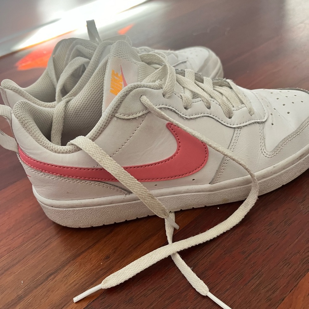 Nike 6y white and pink sneakers